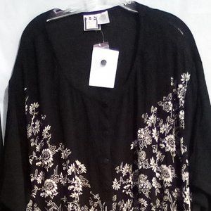 Plus size fashion.  5X black.and white dress NWT